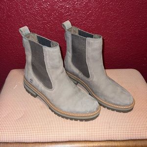 Barely worn, super cute Timberland boots.
